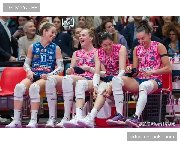 特写瞬间：巴超决赛赛点，老将加比一锤定音后与队友相拥